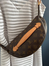 Lade das Bild in den Galerie-Viewer, LOUIS VUITTON BUMBAG

