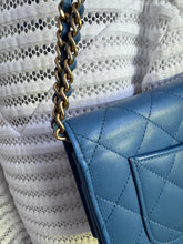 Lade das Bild in den Galerie-Viewer, CHANEL WOC
