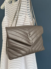 Lade das Bild in den Galerie-Viewer, YSL LOULOU MEDIUM
