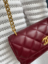 Lade das Bild in den Galerie-Viewer, CHANEL WOC
