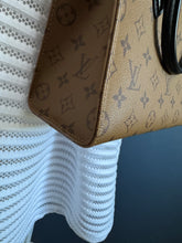 Lade das Bild in den Galerie-Viewer, LOUIS VUITTON ONTHEGO PM  DUCK

