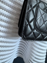 Lade das Bild in den Galerie-Viewer, CHANEL WOC
