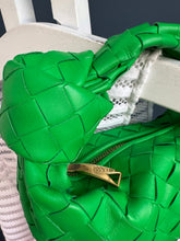 Lade das Bild in den Galerie-Viewer, BOTTEGA VENETA MINI JODIE
