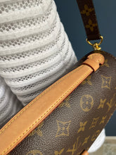 Lade das Bild in den Galerie-Viewer, LOUIS VUITTON MÉTIS
