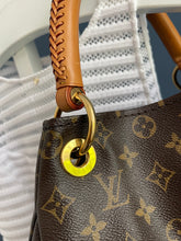 Lade das Bild in den Galerie-Viewer, LOUIS VUITTON ARTSY MM
