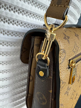 Lade das Bild in den Galerie-Viewer, LOUIS VUITTON MÉTIS REVERSE
