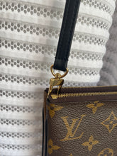 Lade das Bild in den Galerie-Viewer, LOUIS VUITTON DOUBLE ZIP POCHETTE REVERSE
