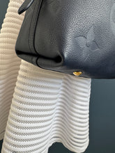 Lade das Bild in den Galerie-Viewer, LOUIS VUITTON CARRYALL MM NAVY
