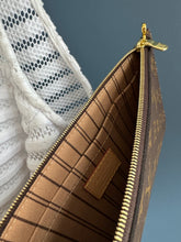 Lade das Bild in den Galerie-Viewer, LOUIS VUITTON CLUTCH

