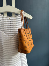 Lade das Bild in den Galerie-Viewer, MCM LIZ MINI SHOPPER
