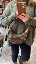 Lade das Bild in den Galerie-Viewer, LOUIS VUITTON LOOP PM
