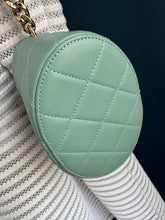 Lade das Bild in den Galerie-Viewer, CHANEL VANITY CASE
