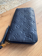 Lade das Bild in den Galerie-Viewer, LOUIS VUITTON ZIPPY EMPREINTE
