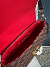 Lade das Bild in den Galerie-Viewer, LOUIS VUITTON CROISETTE
