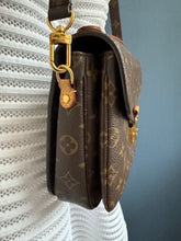 Lade das Bild in den Galerie-Viewer, LOUIS VUITTON MÉTIS

