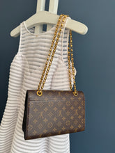 Lade das Bild in den Galerie-Viewer, LOUIS VUITTON VICTOIRE
