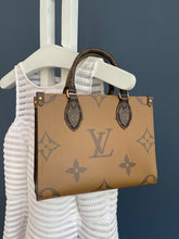 Lade das Bild in den Galerie-Viewer, LOUIS VUITTON ONTHEGO PM
