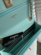 Lade das Bild in den Galerie-Viewer, CHANEL WOC
