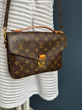 Lade das Bild in den Galerie-Viewer, LOUIS VUITTON MÉTIS
