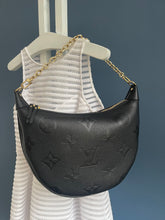 Lade das Bild in den Galerie-Viewer, LOUIS VUITTON LOOP HOBO
