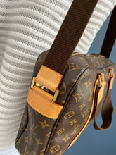 Lade das Bild in den Galerie-Viewer, LOUIS VUITTON SAC BOSPHORE

