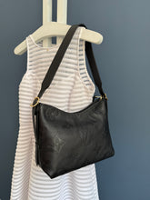 Lade das Bild in den Galerie-Viewer, LOUIS VUITTON CARRYALL PM
