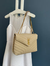 Lade das Bild in den Galerie-Viewer, YSL LOULOU MEDIUM

