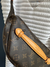 Lade das Bild in den Galerie-Viewer, LOUIS VUITTON BUMBAG
