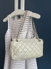 Lade das Bild in den Galerie-Viewer, CHANEL TIMELESS MEDIUM
