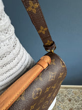Lade das Bild in den Galerie-Viewer, LOUIS VUITTON MÉTIS
