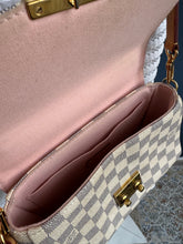 Lade das Bild in den Galerie-Viewer, LOUIS VUITTON CROISETTE
