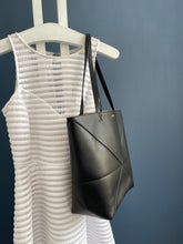Lade das Bild in den Galerie-Viewer, LOEWE PUZZLE FOLD SHOPPER
