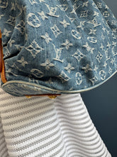 Lade das Bild in den Galerie-Viewer, LOUIS VUITTON MAHINA XL DENIM

