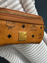 Lade das Bild in den Galerie-Viewer, MCM GÜRTELTASCHE
