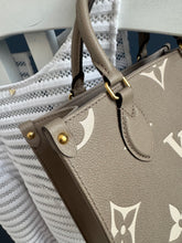 Lade das Bild in den Galerie-Viewer, LOUIS VUITTON ONTHEGO PM
