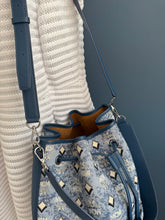 Lade das Bild in den Galerie-Viewer, MCM DESSAU BEUTEL LARGE
