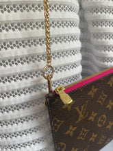 Lade das Bild in den Galerie-Viewer, LOUIS VUITTON CLUTCH
