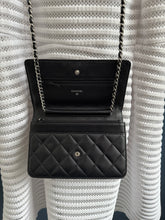 Lade das Bild in den Galerie-Viewer, CHANEL WOC
