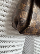 Lade das Bild in den Galerie-Viewer, LOUIS VUITTON CROISSETE
