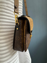 Lade das Bild in den Galerie-Viewer, LOUIS VUITTON MÉTIS REVERSE
