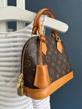 Lade das Bild in den Galerie-Viewer, LOUIS VUITTON ALMA BB
