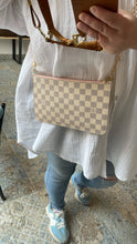 Lade das Bild in den Galerie-Viewer, LOUIS VUITTON CLUTCH
