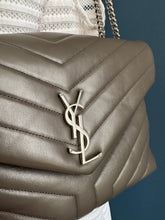 Lade das Bild in den Galerie-Viewer, YSL LOULOU MEDIUM
