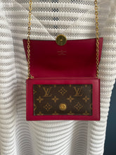 Lade das Bild in den Galerie-Viewer, LOUIS VUITTON FLORE CHAIN WALLET
