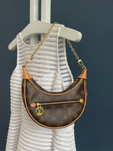 Lade das Bild in den Galerie-Viewer, LOUIS VUITTON LOOP PM
