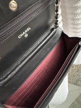 Lade das Bild in den Galerie-Viewer, CHANEL WOC
