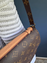 Lade das Bild in den Galerie-Viewer, LOUIS VUITTON MÉTIS
