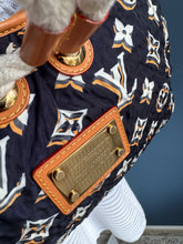 Lade das Bild in den Galerie-Viewer, LOUIS VUITTON BULLES MM
