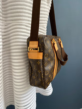 Lade das Bild in den Galerie-Viewer, LOUIS VUITTON SAC BOSPHORE
