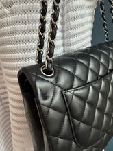 Lade das Bild in den Galerie-Viewer, CHANEL DOUBLE FLAP JUMBO
